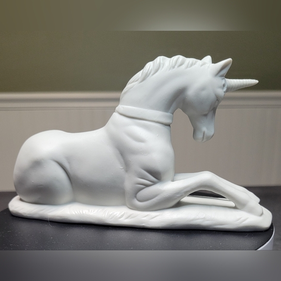 BUY NOW PRICE Vintage UCGC Bisque Matte Porcelain Resting Unicorn *REPAIRED* - Picture 3 of 14